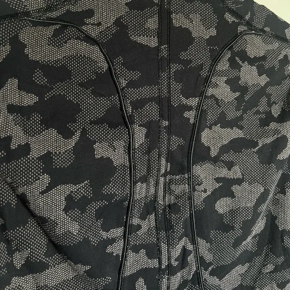 Lululemon Run Briskly 1/2 Zip Jacket Size 2 Heritage Camo Jacquard Black - Picture 11 of 12